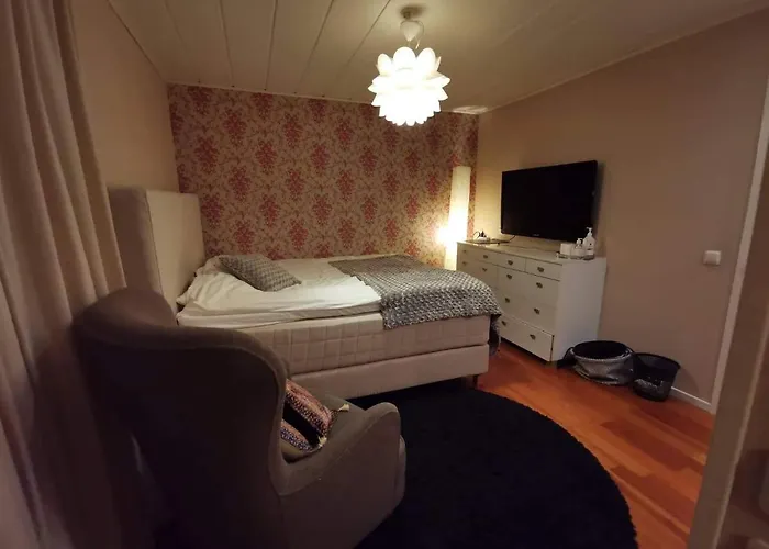 Own Room With Big Bed In A Big House!