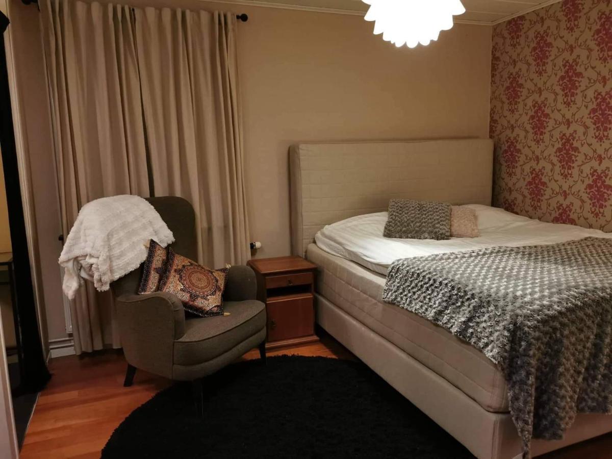 Own With Big Bed In A Big House!